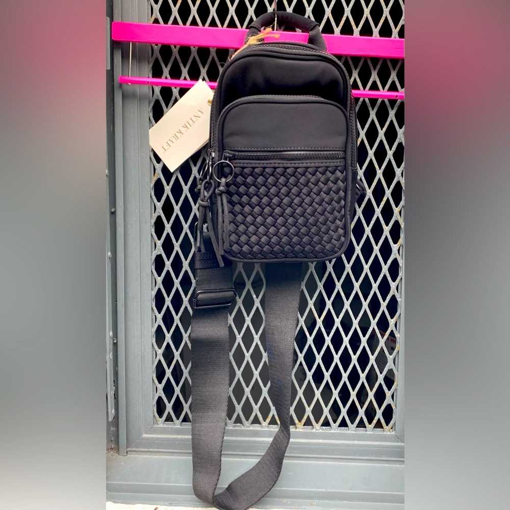 Women’s Cross Body Bag~~NWT~~🩷